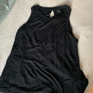 Black muscle tee